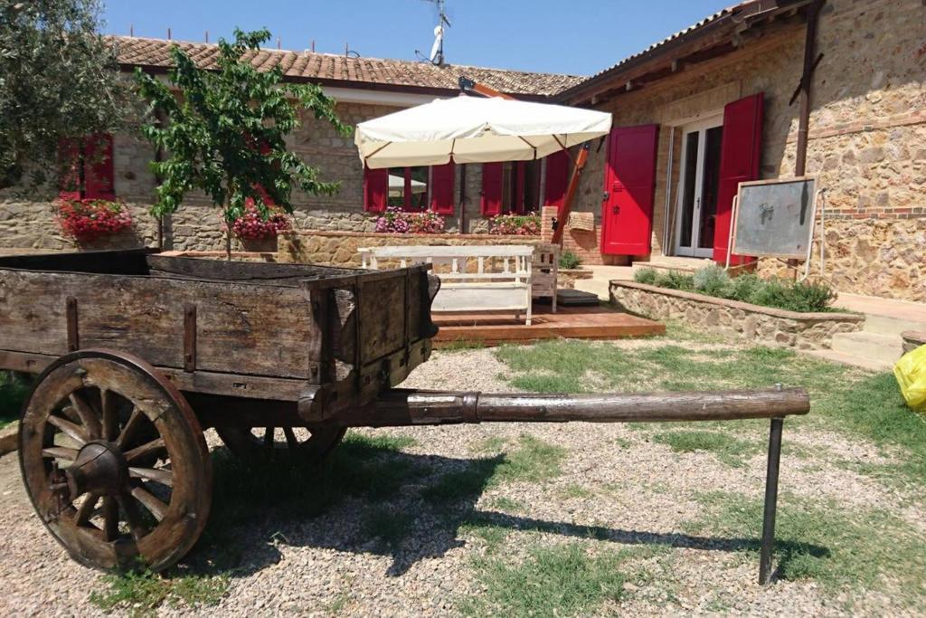 Bed and Breakfast Il Barbagianni Montepescali Exterior foto
